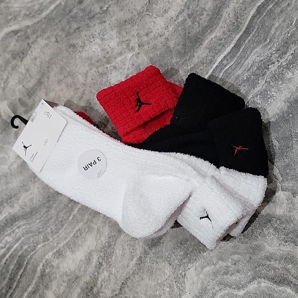 NWT UNISEX Jordan Fuzzy Socks
